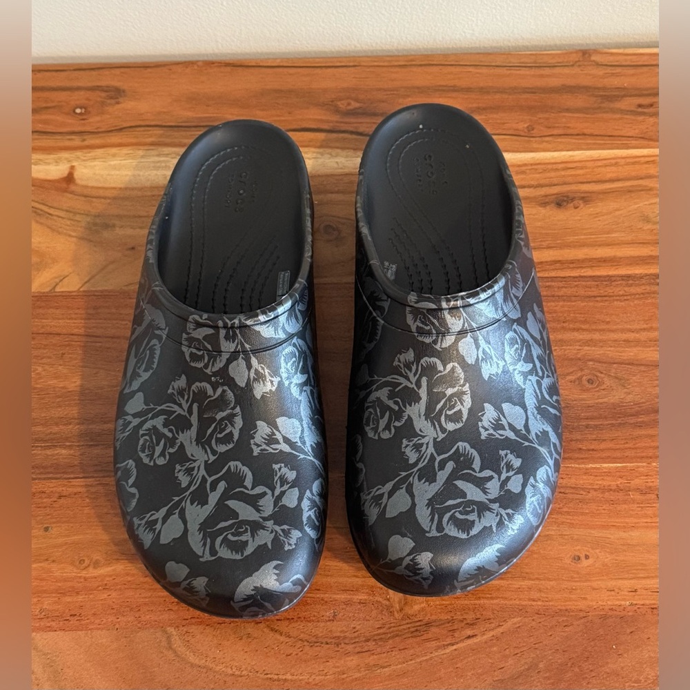 CROCS Black and Silver Floral Flats Size 9W